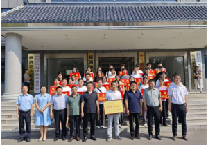 爱心传递，温暖同行——磁涧镇2024年社会扶贫暨洛阳尊龙凯时人生就是搏重工集团资助贫困大学生爱心捐赠活动
